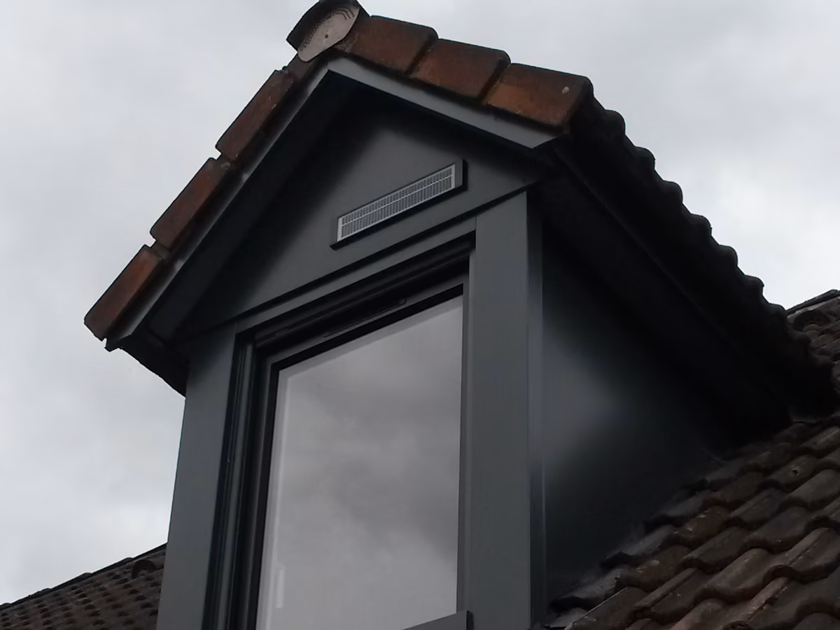 Fenetre lucarne chien assis aluminium anthracite BDS Menuiseries