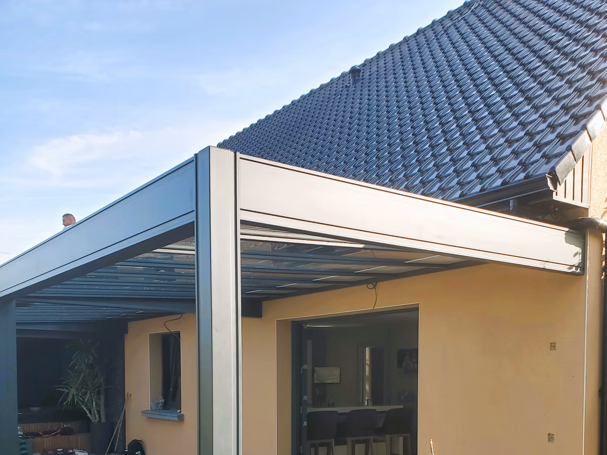 Pergola aluminium vitree maison contemporaine