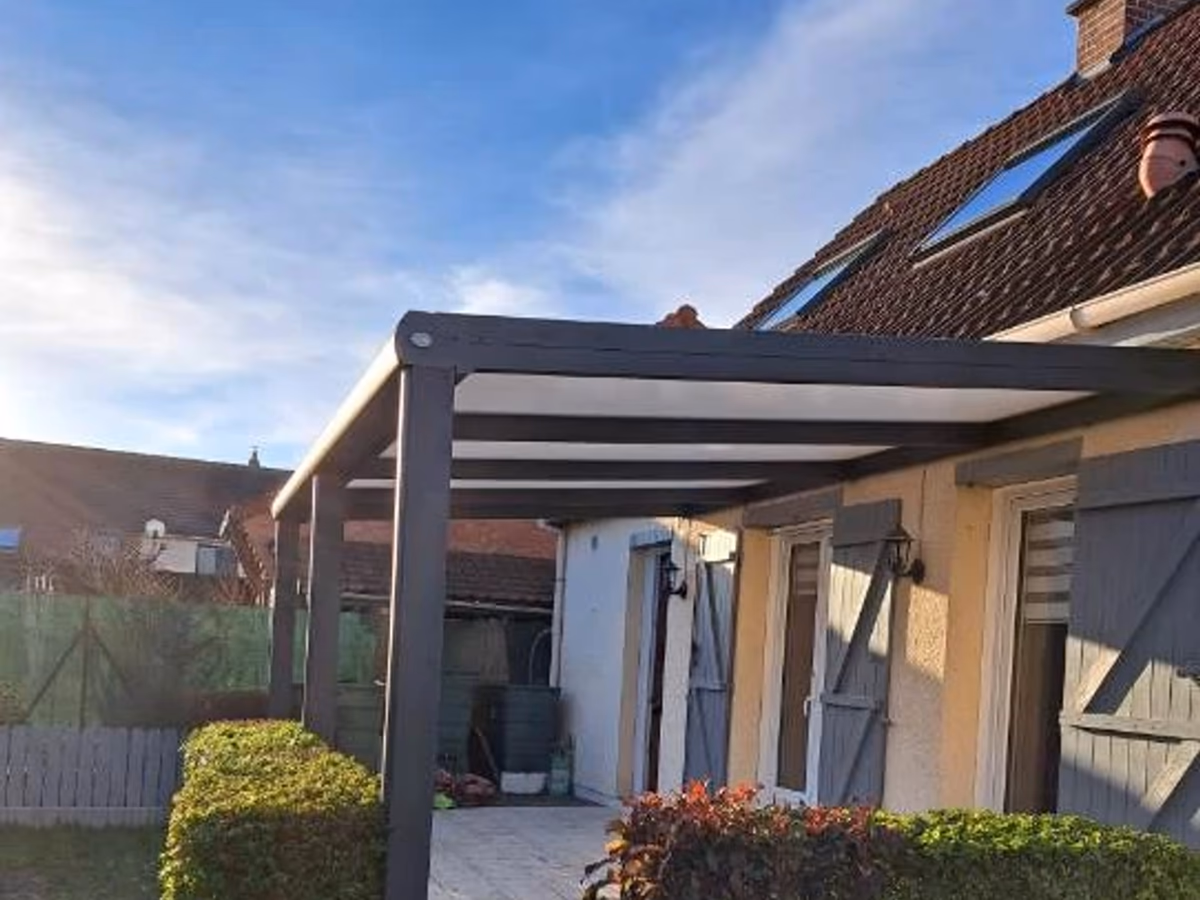 Pergola bioclimatique aluminium BDS Menuiseries