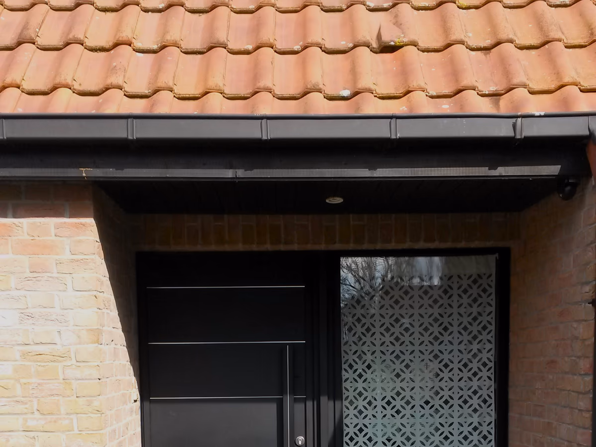 Porte d'entree aluminium anthracite vitrage decoratif BDS Menuiseries