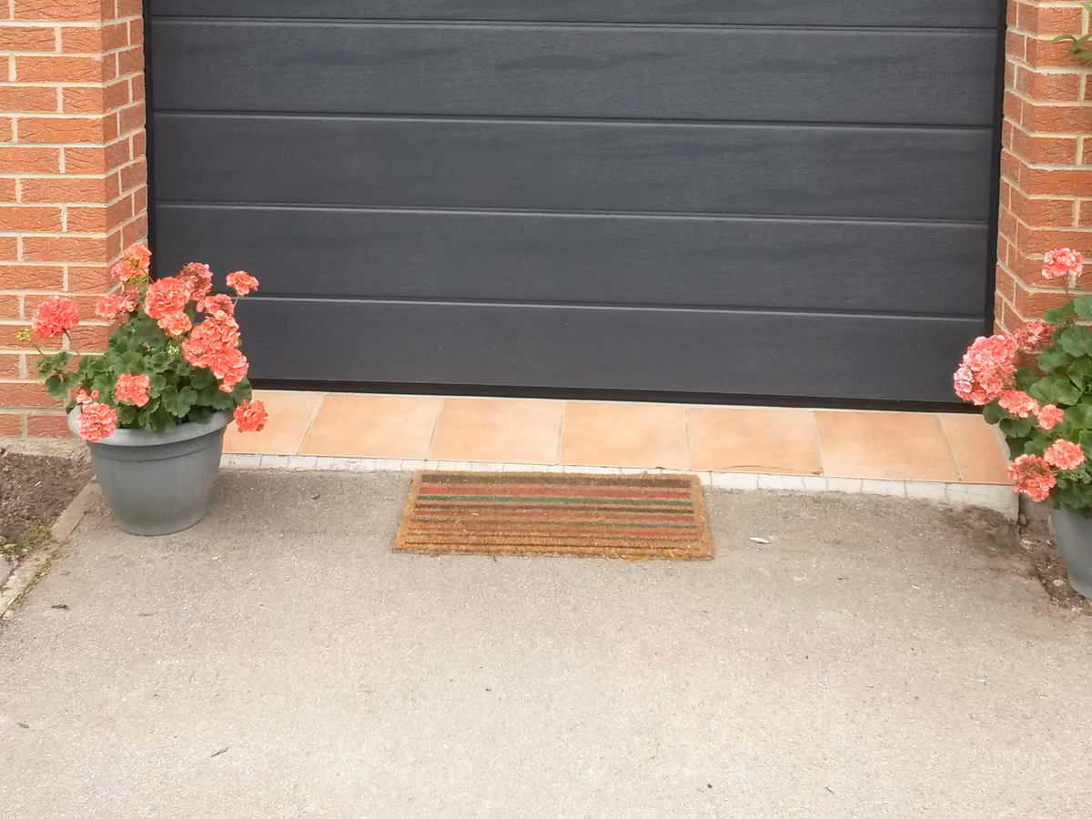 Porte de garage sectionnelle anthracite La Gorgue